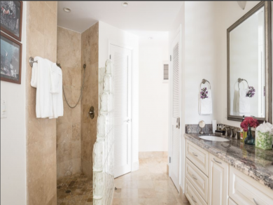 Contemporary Four Bedroom on Grace Bay